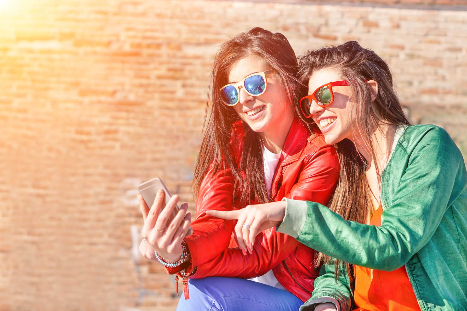 Instagram users viewing hashtags and Duel Marketing ads on the network